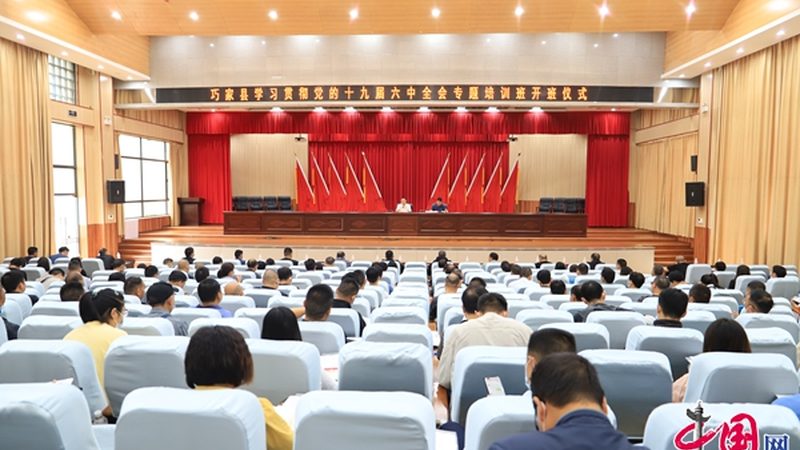 在选择成人高考辅导班时，可以从以下几个方面来参考价格：