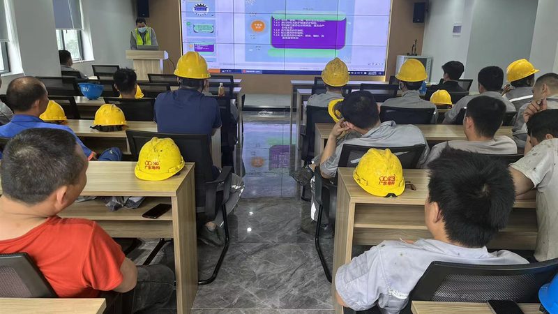 成人教育网上平台：便利与挑战并存